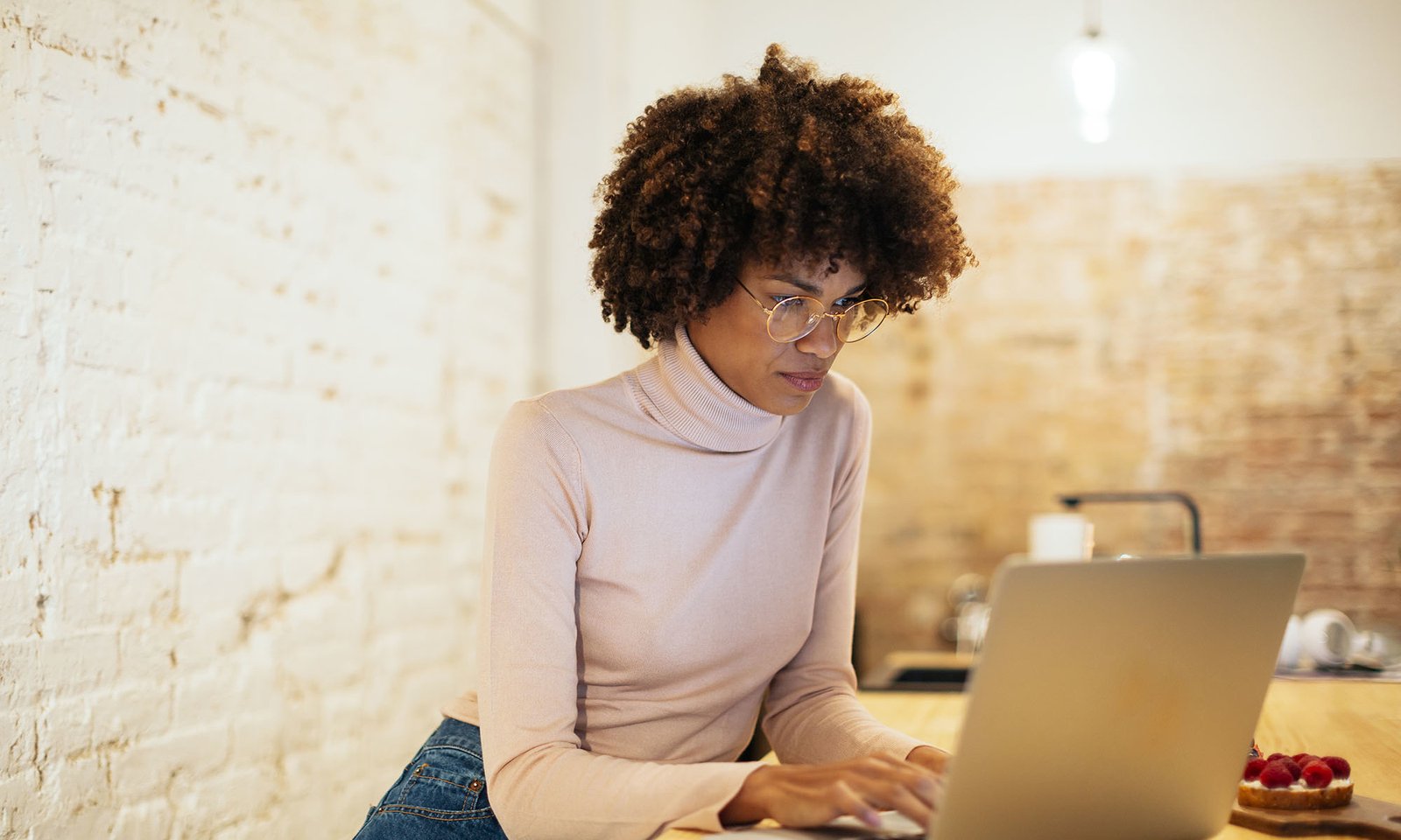 Work At A Computer All Day? Do This 20-Second Exercise To Reduce Eye Strain – mindbodygreen Work At A Computer All Day? Do This 20-Second Exercise To Reduce Eye Strain – mindbodygreen