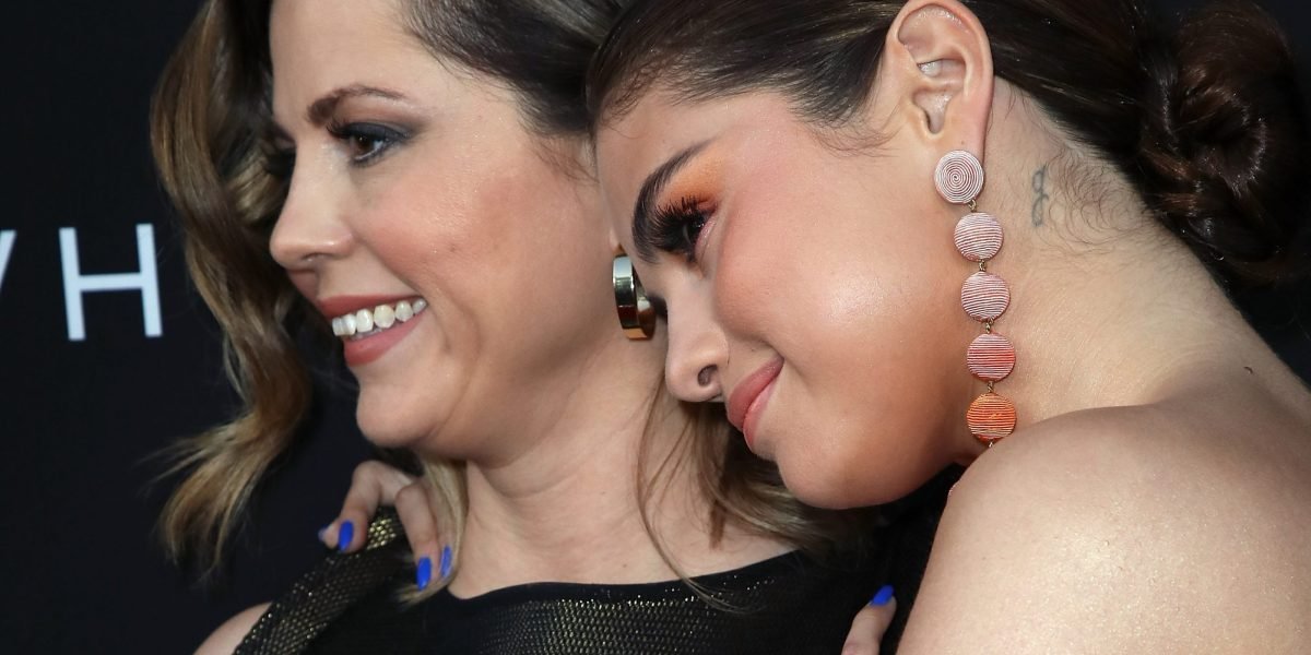 Selena Gomez’s mom and Wondermind CEO Mandy Teefey read all kinds of books on bipolar to help support her daughter. She has advice for parents of children struggling with mental health challenges – Fortune Selena Gomez’s mom and Wondermind CEO Mandy Teefey read all kinds of books on bipolar to help support her daughter. She has advice for parents of children struggling with mental health challenges – Fortune
