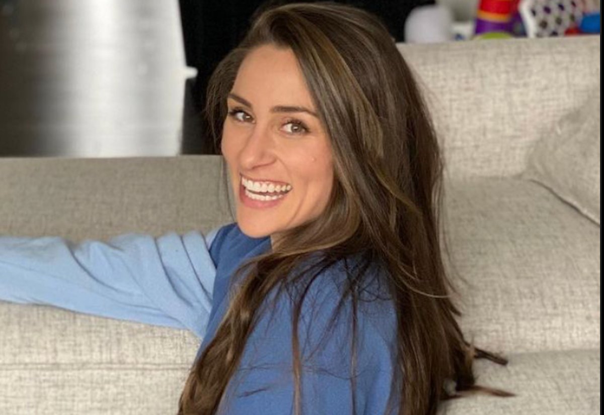 Fitness Trainer Niki Klasnic in Two-Piece Workout Gear Shares "Deep Core Workout" – Celebwell