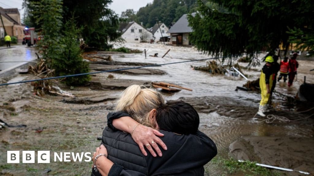 How climate change worsens heatwaves, droughts, wildfires and floods – BBC.com How climate change worsens heatwaves, droughts, wildfires and floods – BBC.com
