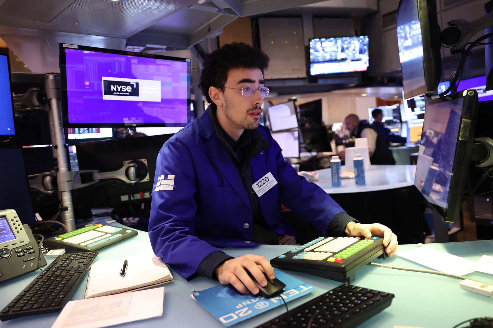 Dow slides for a seventh straight day for longest losing streak since 2020: Live updates – CNBC