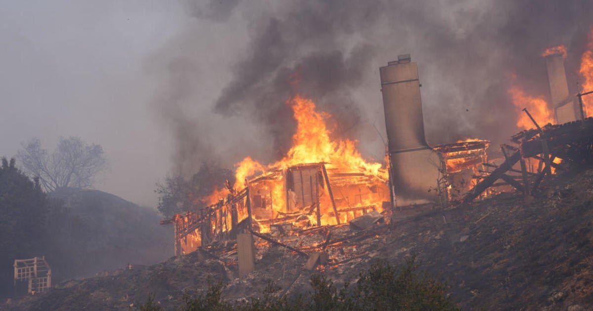 L.A. fire death toll rises, new evacuations ordered as Palisades Fire spreads east – CBS News