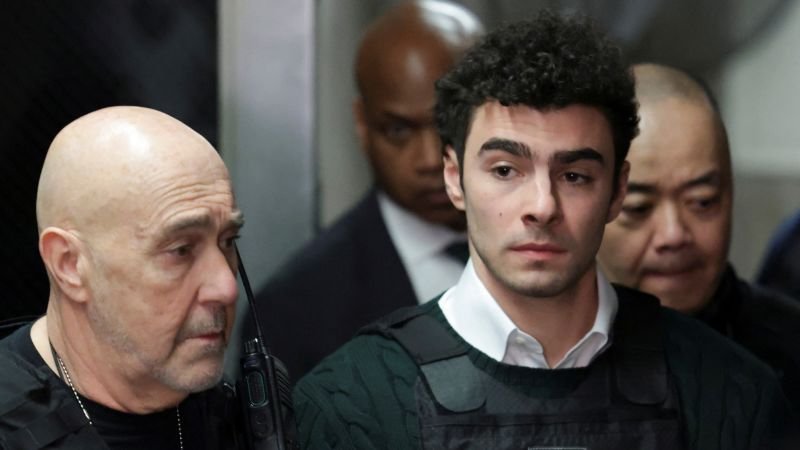 Even for an administrative hearing, Luigi Mangione draws crowds at New York City courthouse – CNN