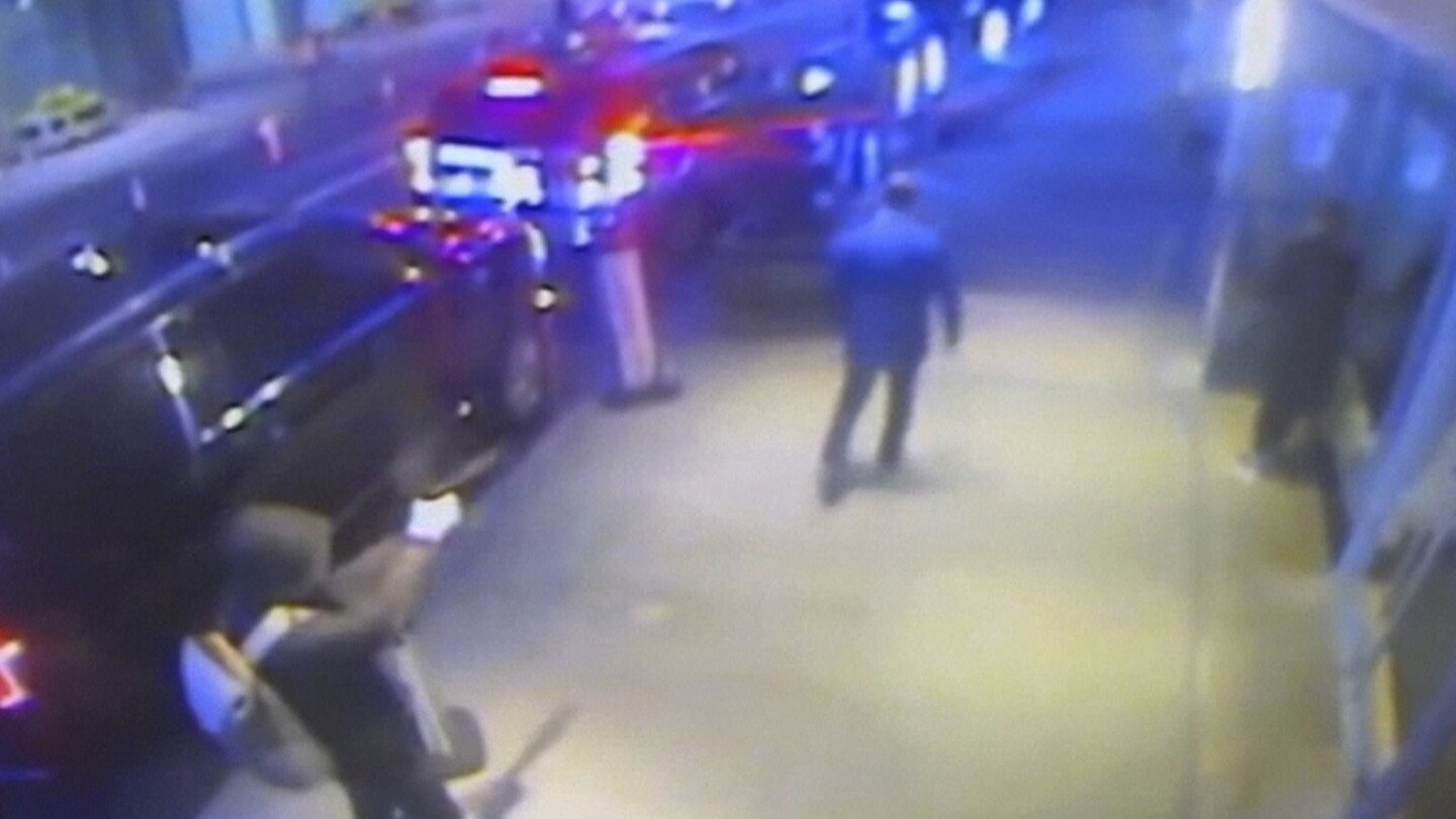 Police hunt for UnitedHealthcare CEO's masked killer after 'brazen, targeted' attack on NYC street – The Associated Press