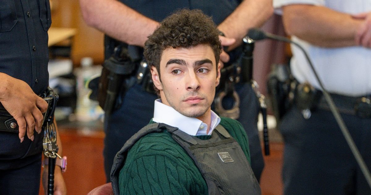UnitedHealthcare CEO murder suspect Luigi Mangione pleads not guilty as feds push death penalty – Irish Star