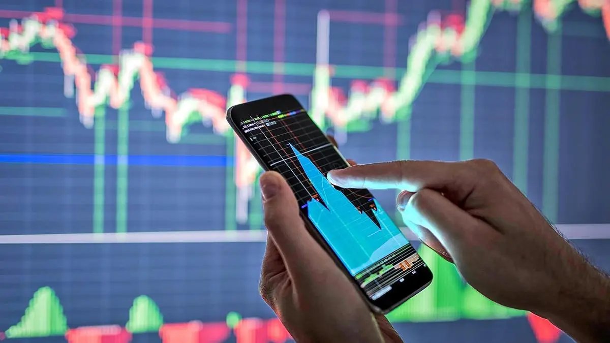 Closing Bell: Sensex ends 320 pts up at 81,633, Nifty above 24,800; IndusInd, Sun Pharma top gainers – BusinessLine