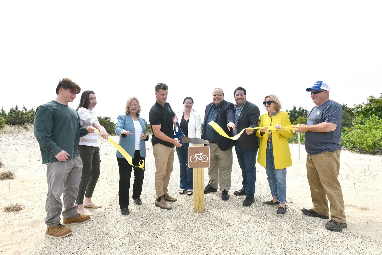 Long Beach in Noyac Gets a Fitness Station Courtesy Dawgpatch Bandits – 27 East