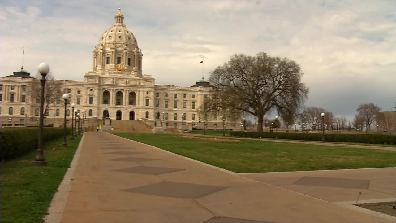Special session: Undocumented immigrants to be kicked off public health insurance, budget passes with hours to spare – 5 EYEWITNESS NEWS