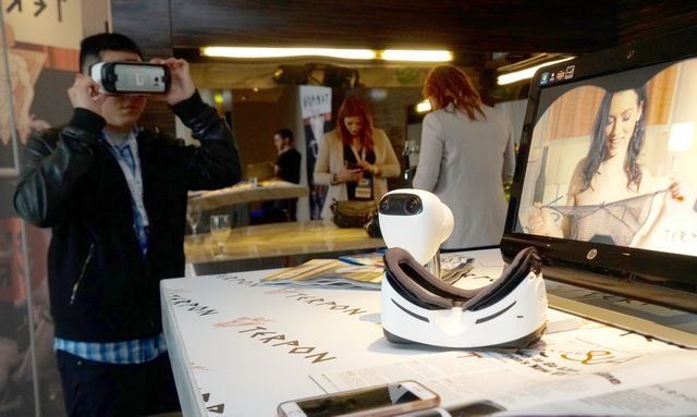 Porn fans exposed to virtual reality — the industry’s ‘next big thing’ – Los Angeles Daily News