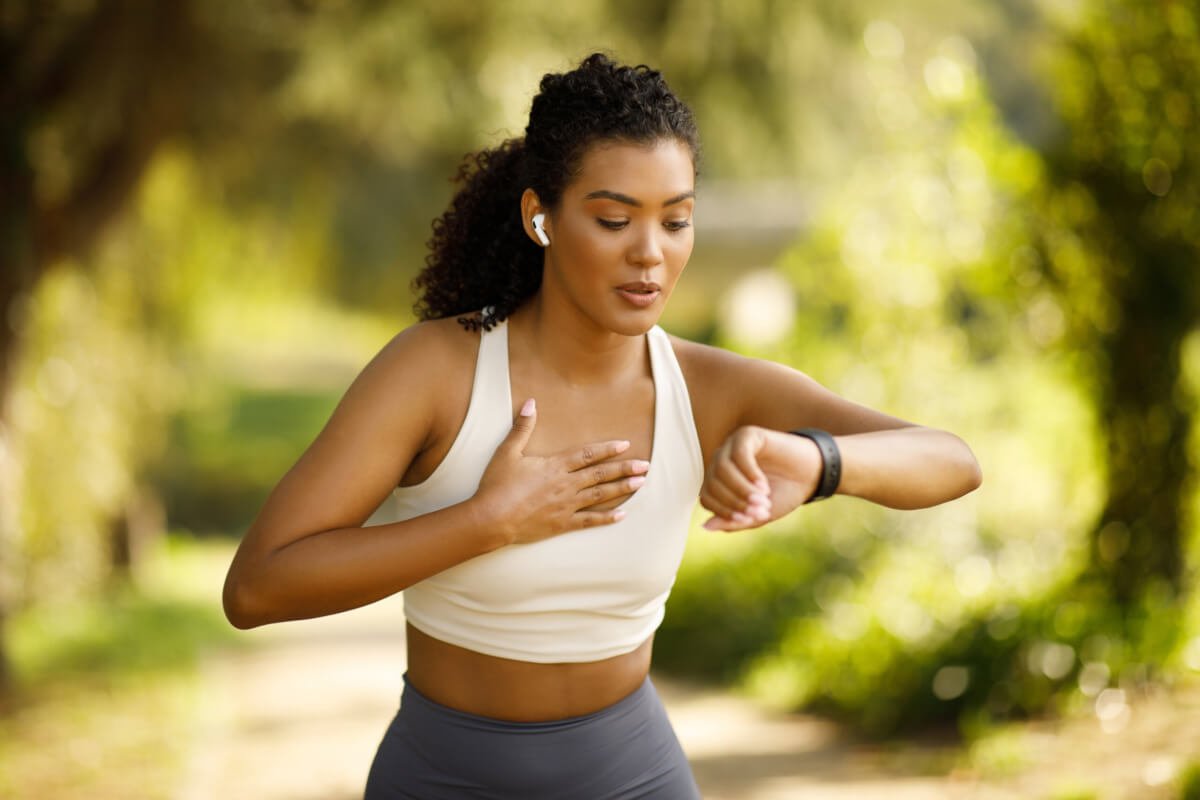 Your Ring Finger Length Could Predict How Well You Run — And It All Goes Back to the Womb – Study Finds