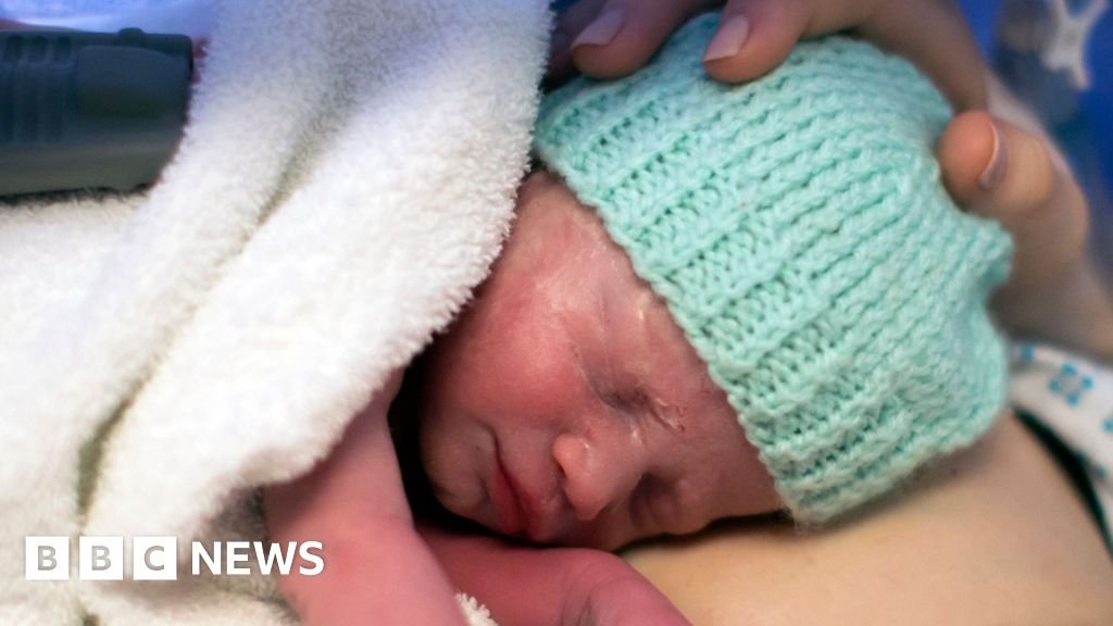 First baby born in UK to woman with transplanted womb – BBC First baby born in UK to woman with transplanted womb – BBC