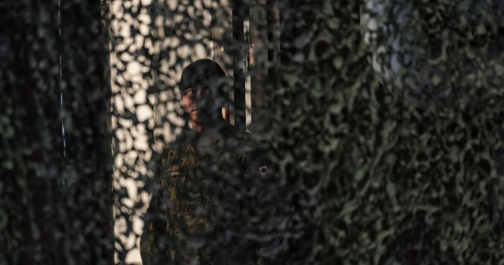 More Canadians want to join the military, but current members keep leaving – Global News