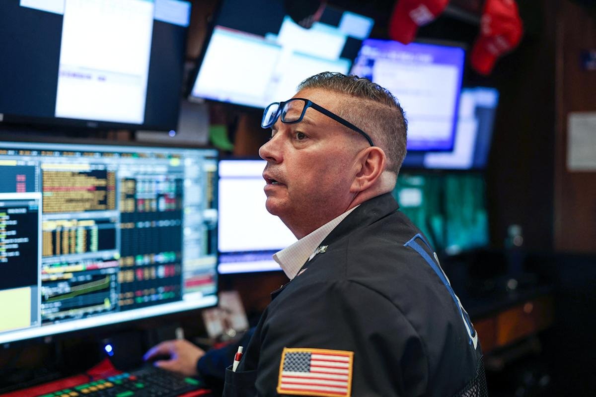Stock market today: S&P 500 snaps 6-day win streak; Dow, Nasdaq slide as tariff relief rally fades – Yahoo Finance
