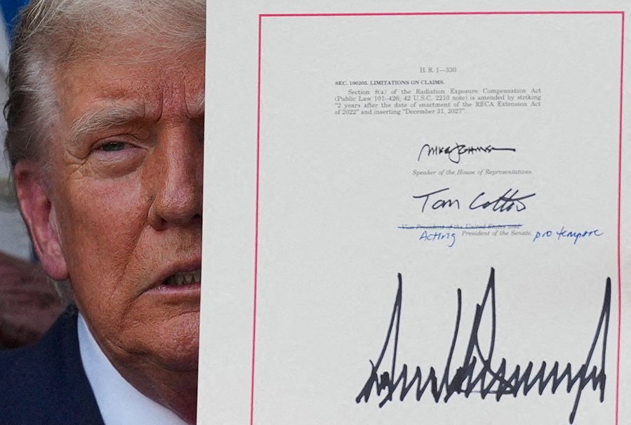 Trump tariffs live updates: Trump tells Japan, South Korea leaders he's imposing 25% tariffs as letters begin – Yahoo Finance